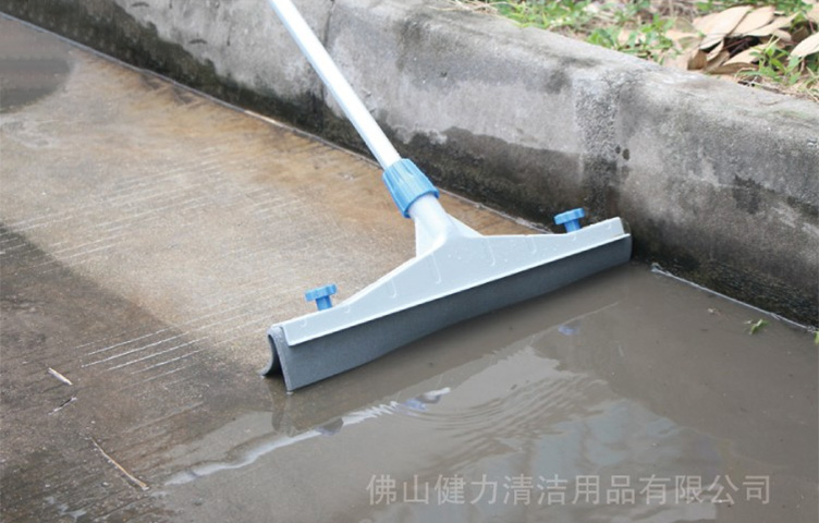 一到下雨天,院子里面總積水,施達(dá)多功能推水扒幫到您